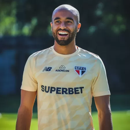 lucas-moura-sorri-durante-treino-do-sao-paulo-no-ct-da-barra-funda-1718661678968_v2_450x450.jpg Atualização no DM Tricolor: Lucas Moura e Pablo Maia treinam com bola e animam o São Paulo